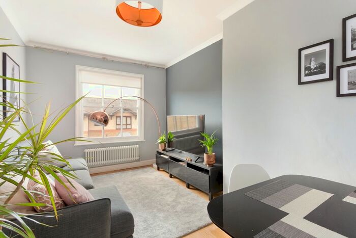 2 Bedroom Flat To Rent In Kings Road, Windsor, SL4