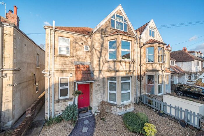 2 Bedroom Flat For Sale In Grange Court Road, Bristol, BS9