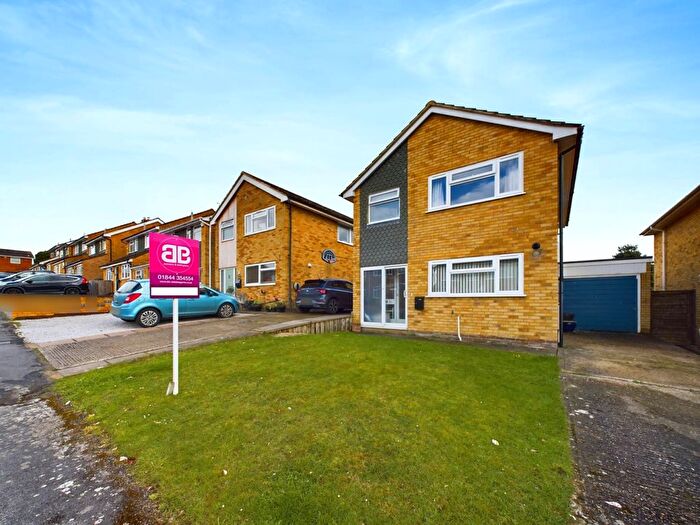 3 Bedroom Detached House To Rent In Middle Way, Chinnor, OX39