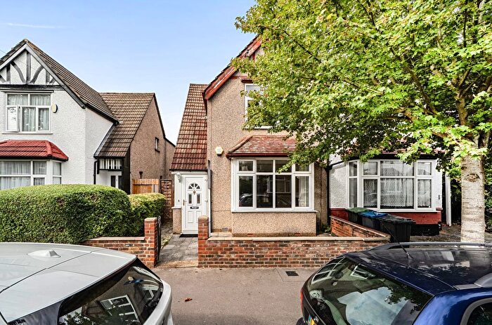 3 Bedroom Semi-Detached House For Sale In Meadvale Road, Croydon, CR0