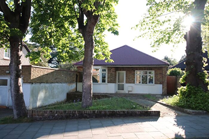 3 Bedroom Semi-Detached Bungalow For Sale In Isleworth, TW7