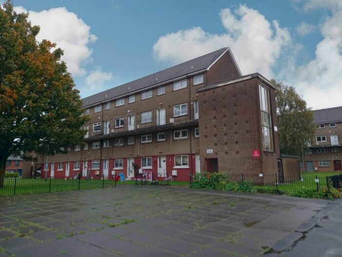 2 Bedroom Maisonette To Rent In Mossvale Street, Paisley, PA3