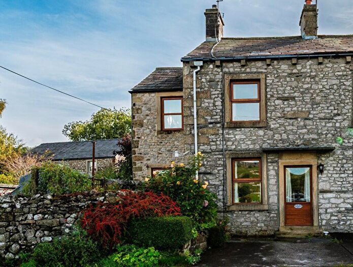 2 Bedroom Cottage For Sale In West View, Langcliffe, BD24