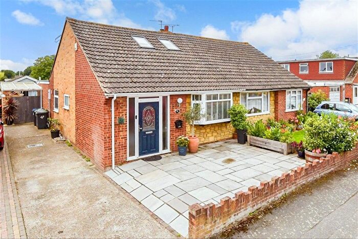 3 Bedroom Chalet For Sale In Stour Valley Close, Upstreet, Canterbury, Kent, CT3