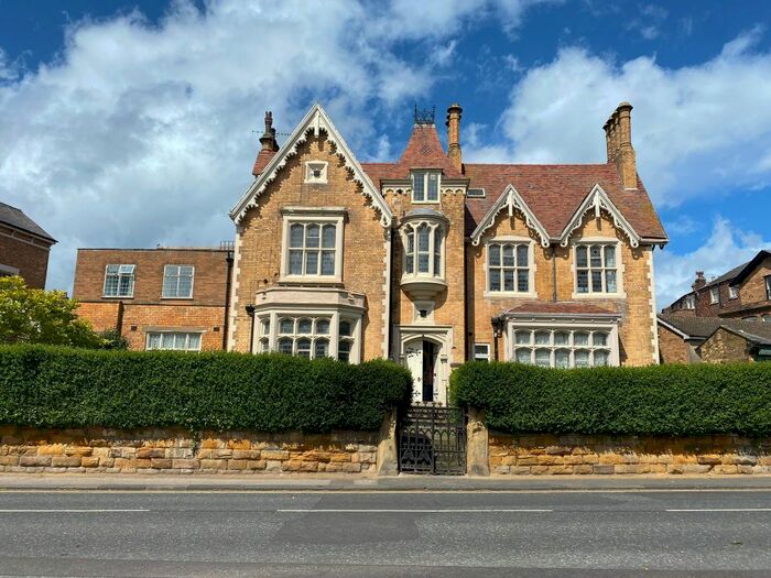 1 Bedroom Maisonette To Rent In Westbourne Grove, Scarborough, YO11