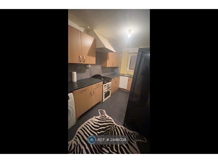 3 Bedroom Flat To Rent In Barking, Barking, IG11