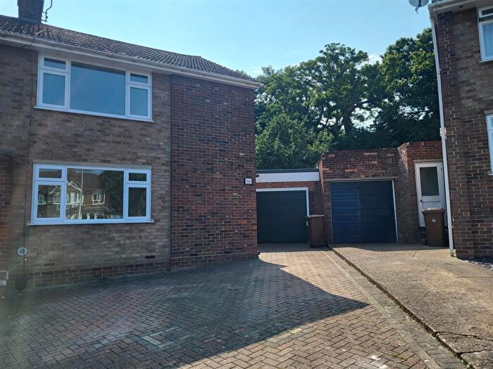 3 Bedroom Semi-Detached House To Rent In Thirlmere Close, Wainscott, ME2