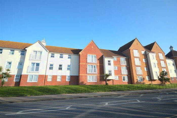 2 Bedroom Flat To Rent In West Road, Clacton-On-Sea, CO15
