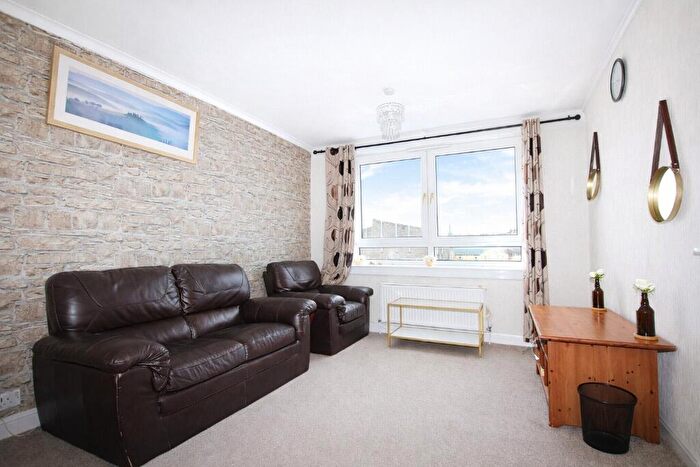2 Bedroom Maisonette To Rent In Carnegie Court, Newington, Edinburgh, EH8