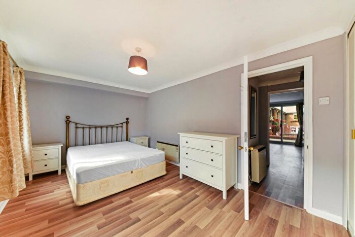 1 Bedroom Flat To Rent In Lockesfield Place, Isle Of Dogs, London, E14