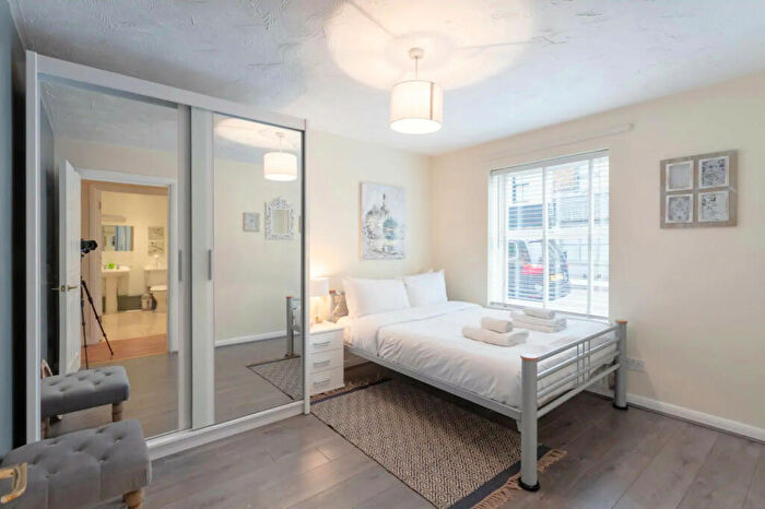 4 Bedroom Terraced House To Rent In Bishops Way, London., E2