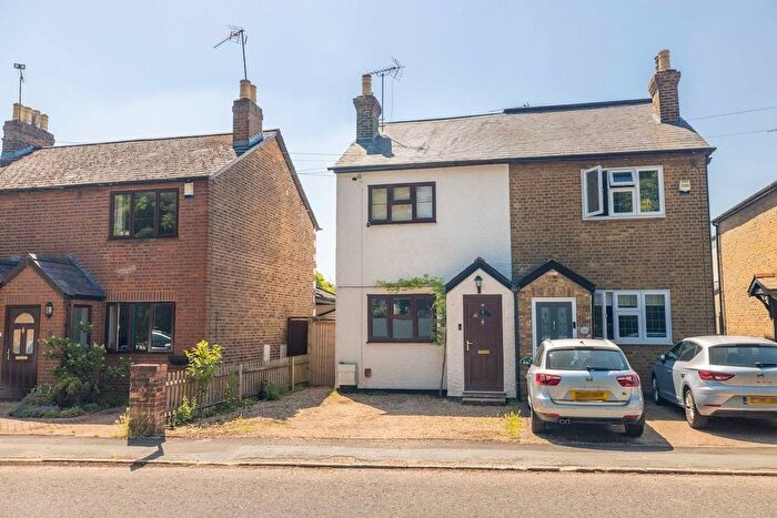 3 Bedroom Semi-Detached House For Sale In Gore Road, Burnham, Slough, SL1