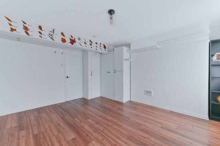 Studio For Sale In Barker House, Sydenham Hill, London, SE21