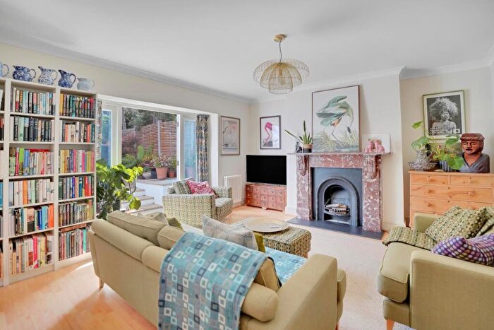 3 Bedroom Apartment For Sale In Park Hall Road, Dulwich, London, SE21