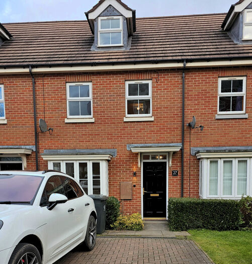 3 Bedroom Town House To Rent In Box Close, Woodville, DE11