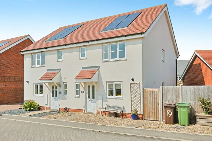 3 Bedroom Semi-Detached House For Sale In Peregrine Grove, Wymondham, NR18