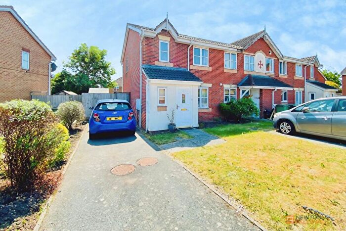 3 Bedroom End Of Terrace House For Sale In Darien Way, Braunstone, LE3