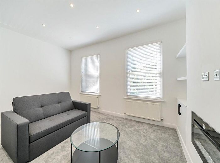 1 Bedroom Flat For Sale In Ilbert Street, London, W10