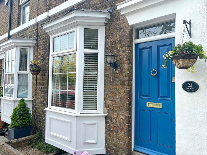 2 Bedroom End Of Terrace House For Sale In The Mall, Faversham, ME13
