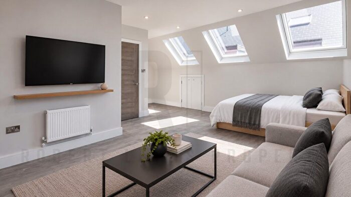 Studio To Rent In Holden Road, London, N12