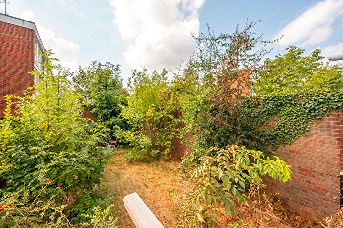 4 Bedroom Flat To Rent In Ibsley Gardens, Roehampton, London, SW15