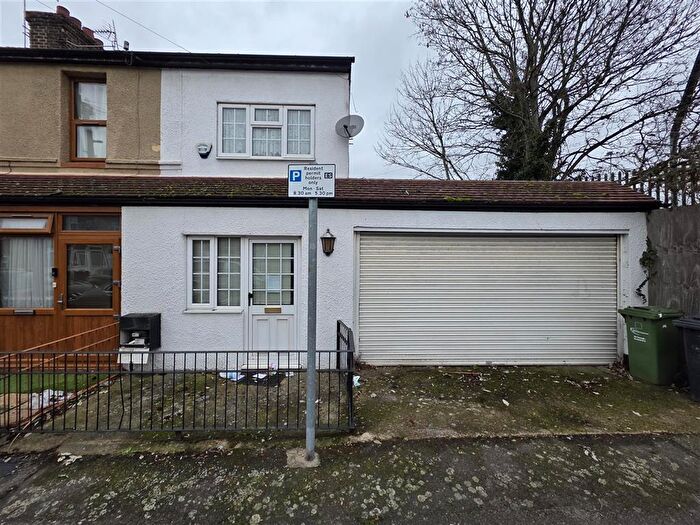 1 Bedroom End Of Terrace House For Sale In Surrey Road, Barking, IG11