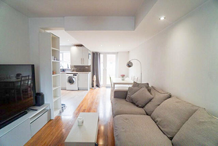 3 Bedroom Semi-Detached House To Rent In Somerset Road, Chester, Cheshire, CH2