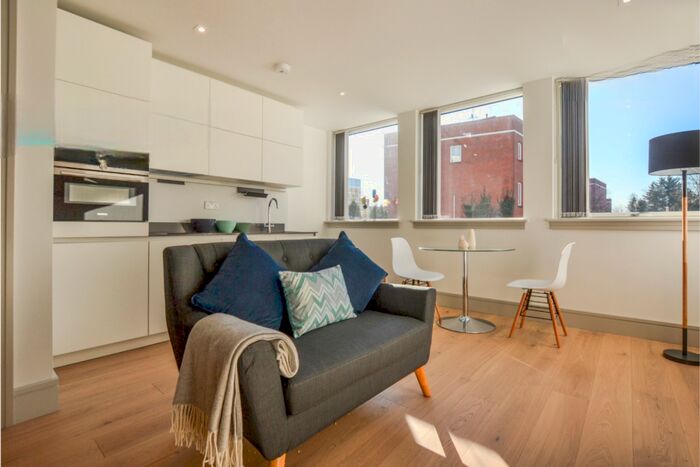 Studio To Rent In Spring Villa Road, Edgware, Middlesex, HA8