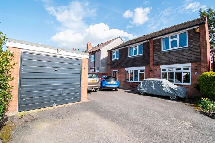 4 Bedroom Detached House For Sale In Farm Close, Somercotes, Alfreton, DE55