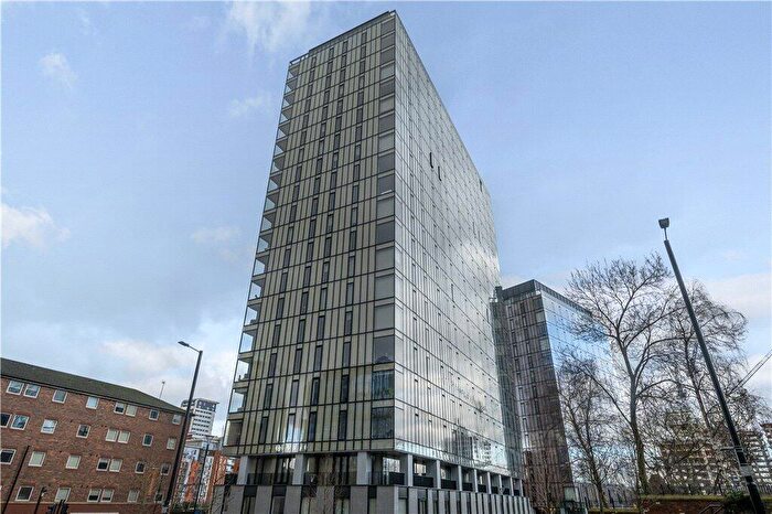 2 Bedroom Apartment To Rent In Aspin Lane, Manchester, M4