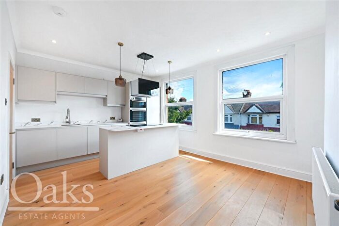 2 Bedroom Apartment For Sale In Queen Mary Road, Crystal Palace, SE19