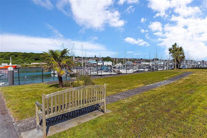 3 Bedroom Flat For Sale In Medina View, East Cowes, Isle Of Wight, PO32