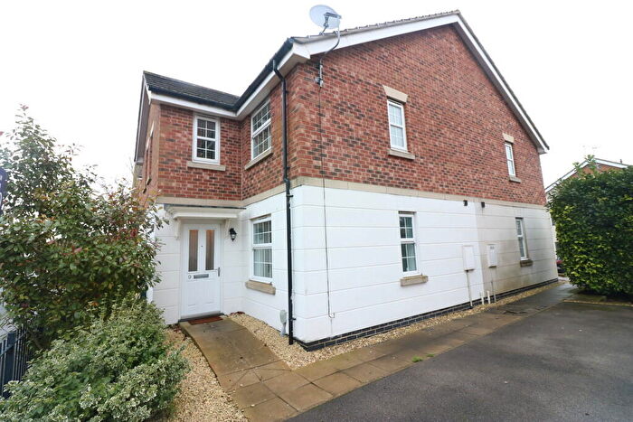 2 Bedroom End Of Terrace House To Rent In Millias Close, HU15