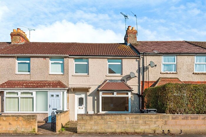 2 Bedroom Terraced House For Sale In Ferndale Road, Swindon, SN2