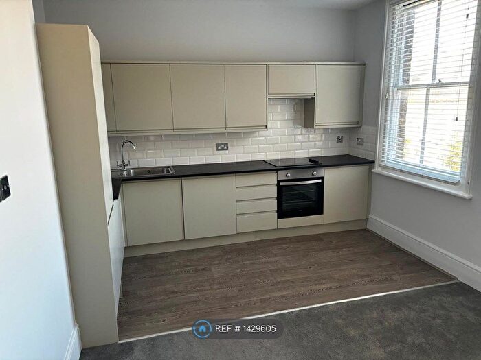 2 Bedroom Flat To Rent In Tunstall Road, London, SW9