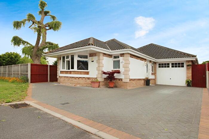 3 Bedroom Bungalow For Sale In Seaforth Lane, Clacton-on-sea, CO16