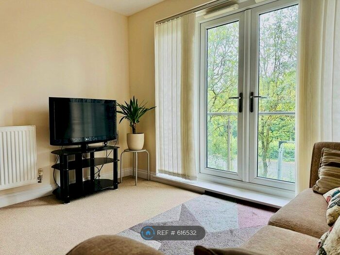 2 Bedroom Flat To Rent In Sinclair Drive, Basingstoke, RG21