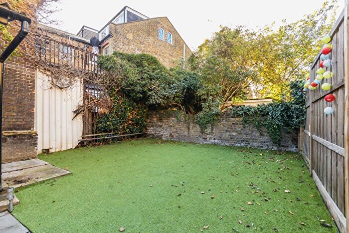 1 Bedroom Flat To Rent In Newburgh Road, Acton, W3