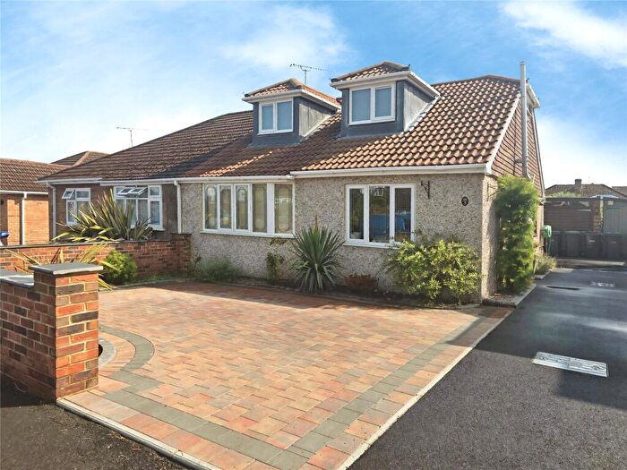 Bungalow To Rent In Deverell Place, Waterlooville, Hampshire, PO7