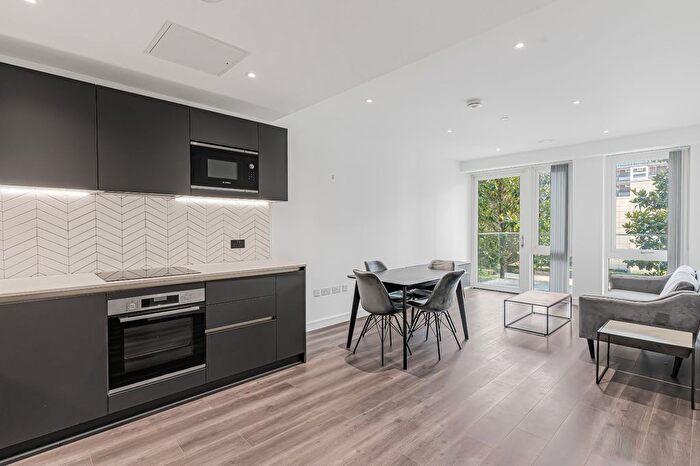 1 Bedroom Flat For Sale In Glenthorne Road, Hammersmith Broadway, W6