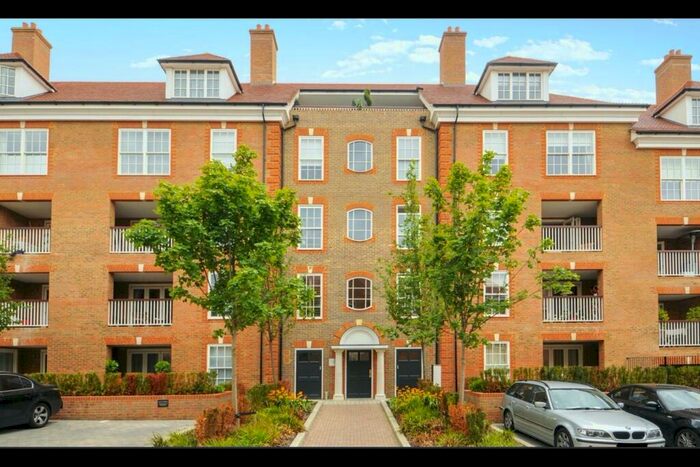 2 Bedroom Apartment To Rent In Ashridge Close, London, N3