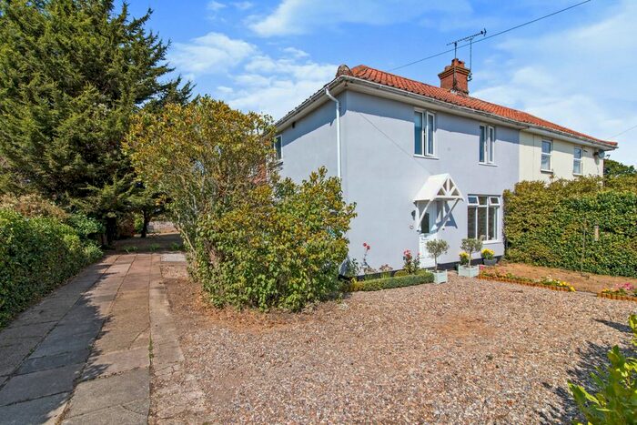 4 Bedroom Semi-Detached House For Sale In London Road, Wrentham, Beccles, NR34