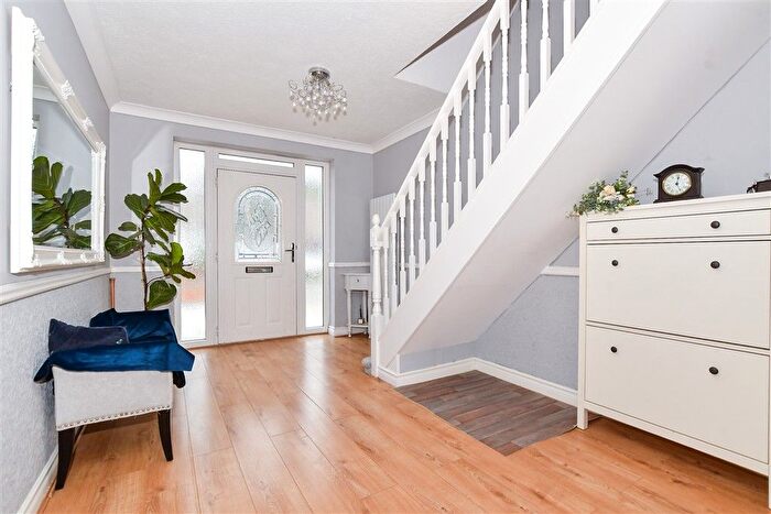 3 Bedroom Chalet For Sale In Stour Valley Close, Upstreet, Canterbury, Kent, CT3