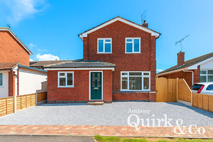 3 Bedroom Detached House For Sale In Florence Road, Canvey Island, SS8