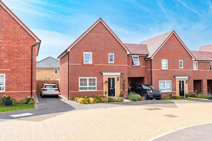 3 Bedroom Link Detached House For Sale In Moorhen Road, Dunmow, CM6
