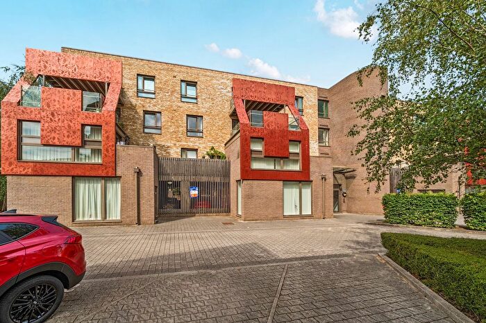 2 Bedroom Flat For Sale In Hawthorn House, Blondin Way London, SE16