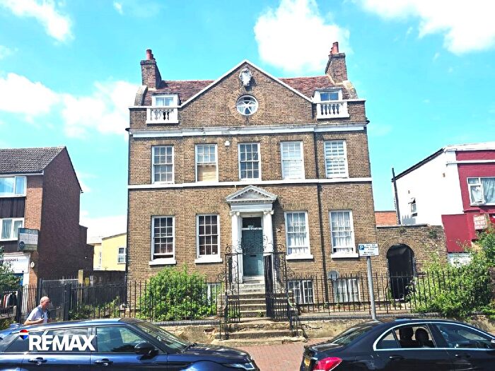 1 Bedroom Flat To Rent In High Street Waltham Cross, Waltham Cross, EN8