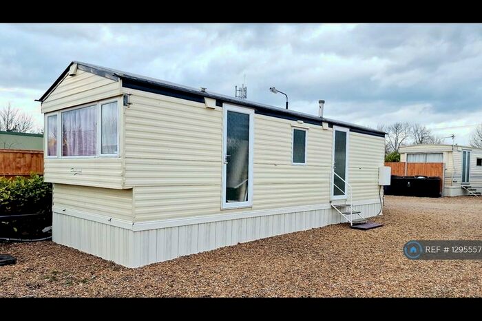 2 Bedroom Mobile Home To Rent In Five Counties Caravan Park, Greetham, LE15