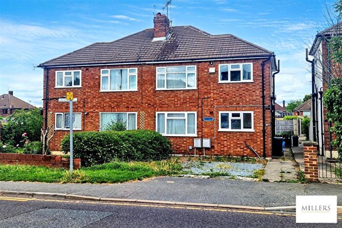 2 Bedroom Flat For Sale In Doddinghurst Road, Brentwood, CM15
