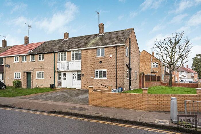 3 Bedroom End Terrace House For Sale In Hoe Lane, Enfield, EN1